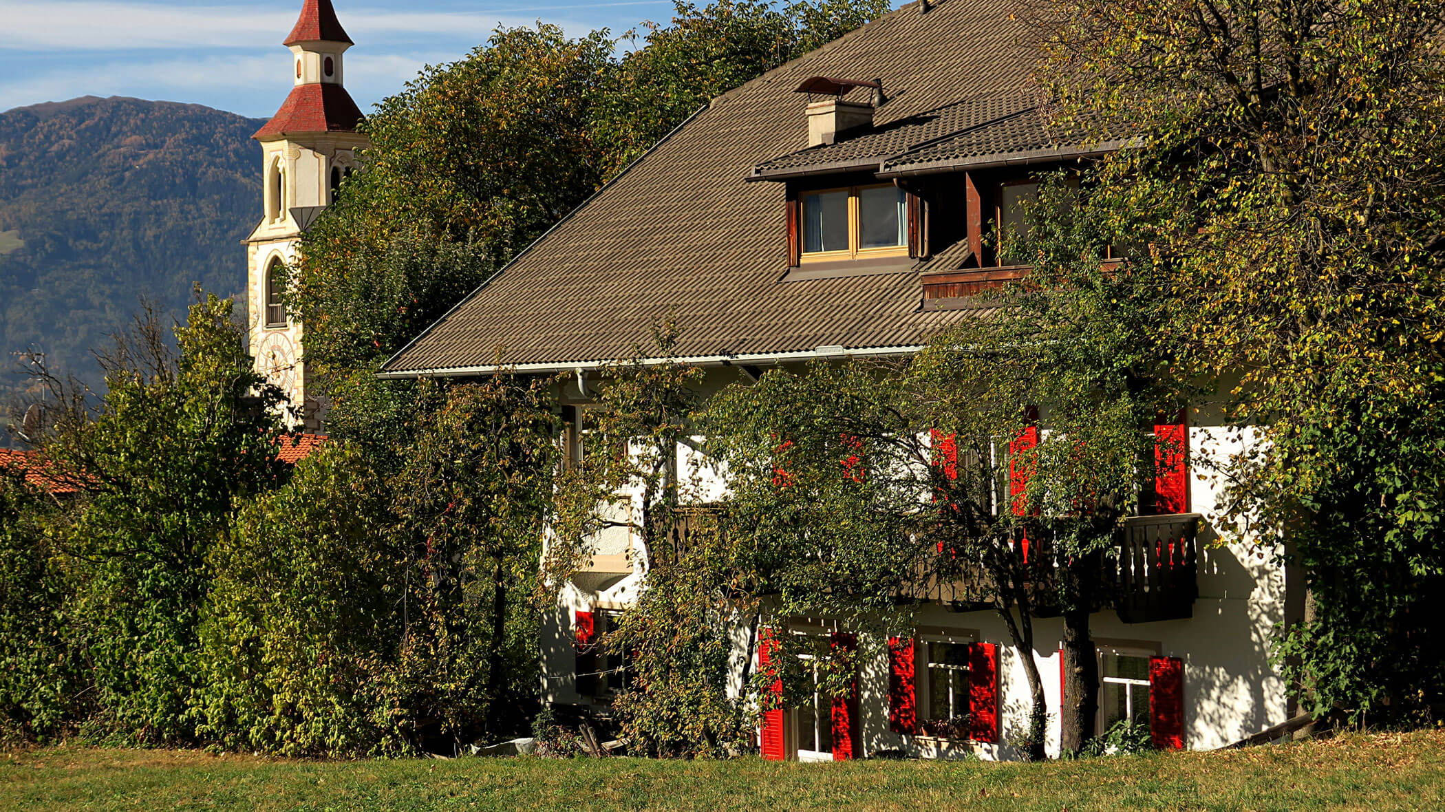 Tenningerhof im Herbst